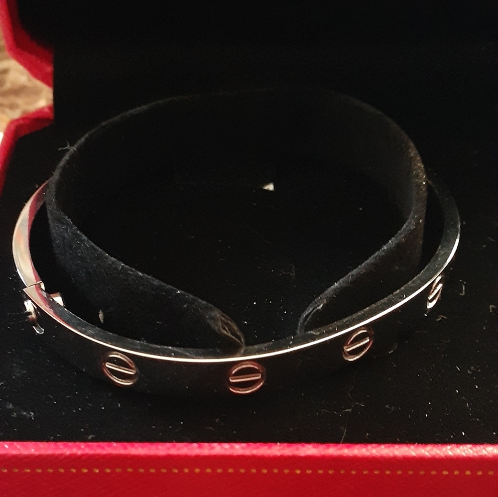Replica Cartier bracelet